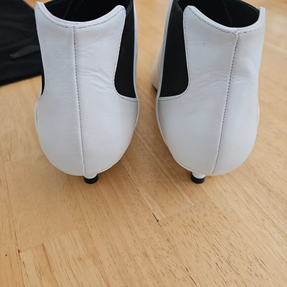 Hugo Boss White Leather Ankle Boots Pull-on Kitten Heel sz 39.5 FLAW - Picture 5 of 11